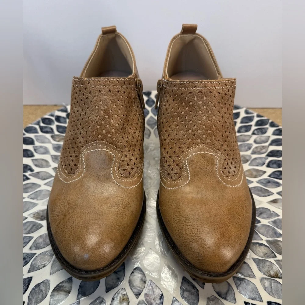 Corkys Kia Tan Perforated Mules with Stacked Heel size 9 - Picture 7 of 12